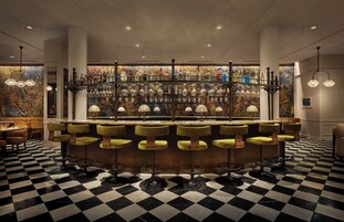 2 restaurantes, é servido jantar
