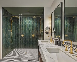 套房 (Treasury) | 浴室 | 吹风机、浴袍、毛巾、肥皂