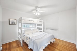 4 bedrooms, desk, iron/ironing board, free WiFi