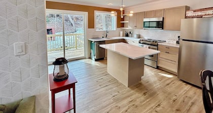 Modern & Spacious 2 Bedroom in SONO!