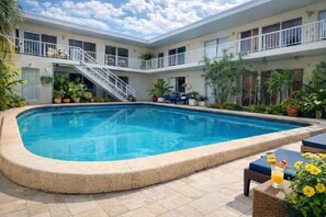 Kahden hengen standard-huone, tupakointi sallittu | Ylelliset vuodevaatteet, pillowtop-patjalliset sängyt, pimennysverhot