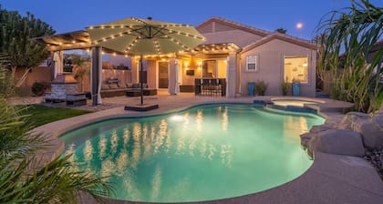 Waterfront Villa with Pool Hot Tub Lounge area
