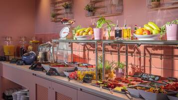 TĂ€gliches FrĂŒhstĂŒcksbuffet (19.00 EUR pro Person)