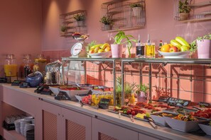 Petit déjeuner buffet servi tous les jours en supplément