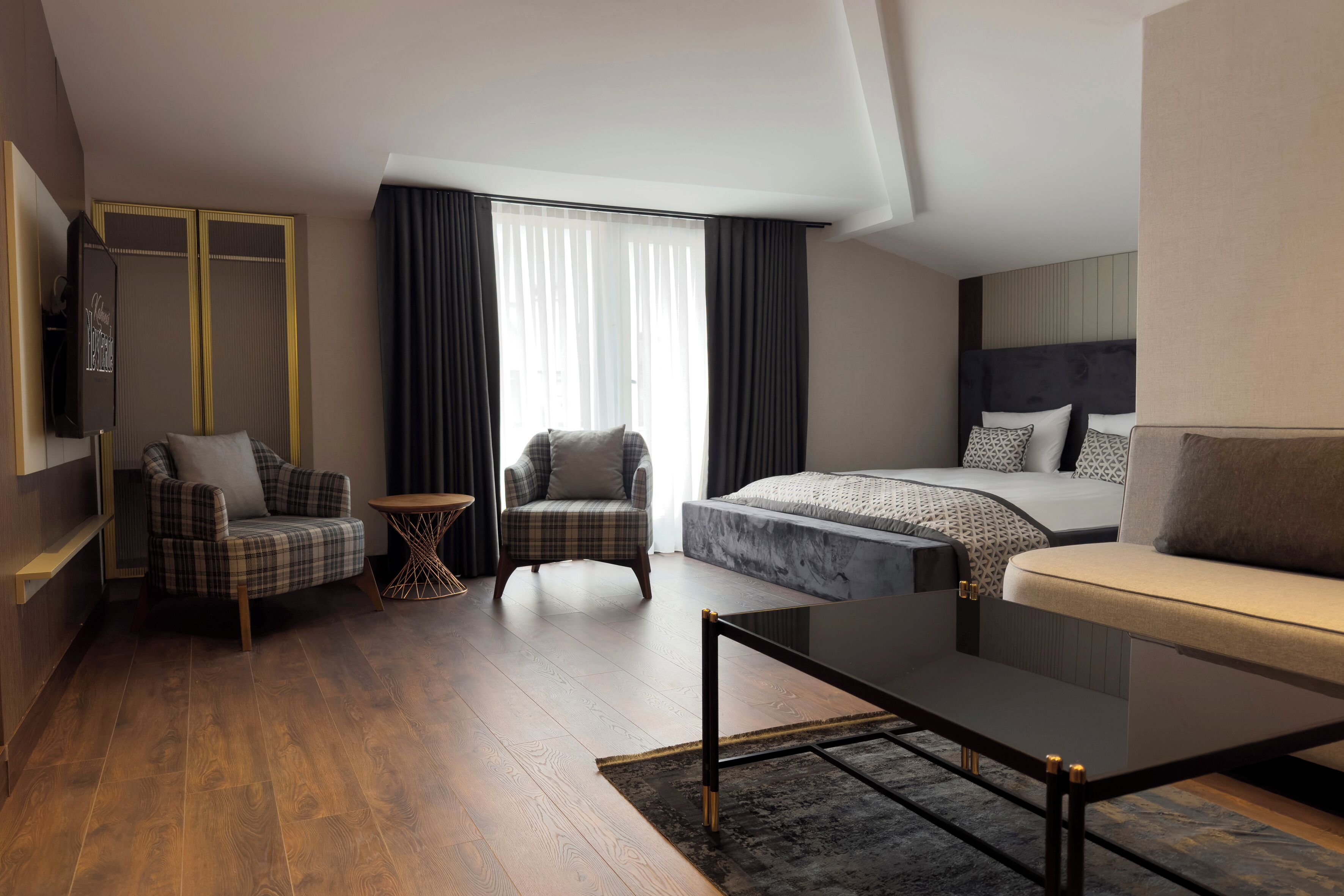 Luxury Loft, Balcony | Living area | 109-cm Smart TV with satellite channels