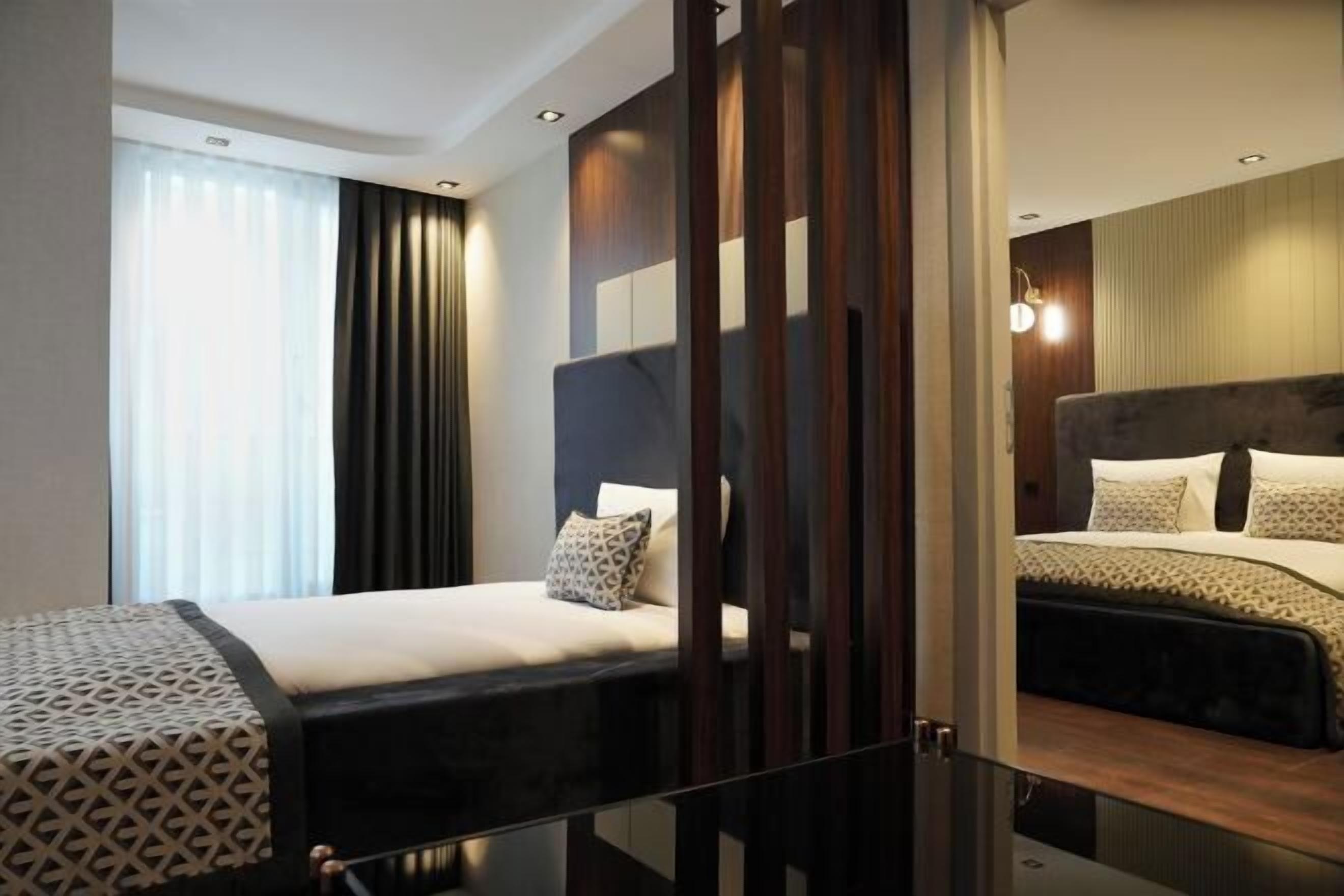 Hypo-allergenic bedding, free minibar, in-room safe, desk