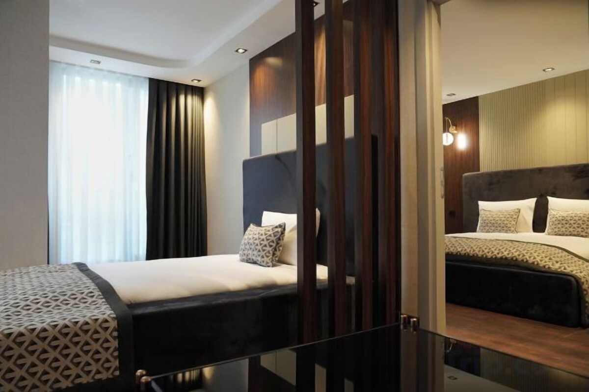 Hypo-allergenic bedding, free minibar, in-room safe, desk