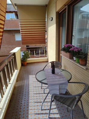 Outdoor dining - Your New Holiday Home! (Lido di Ostia)