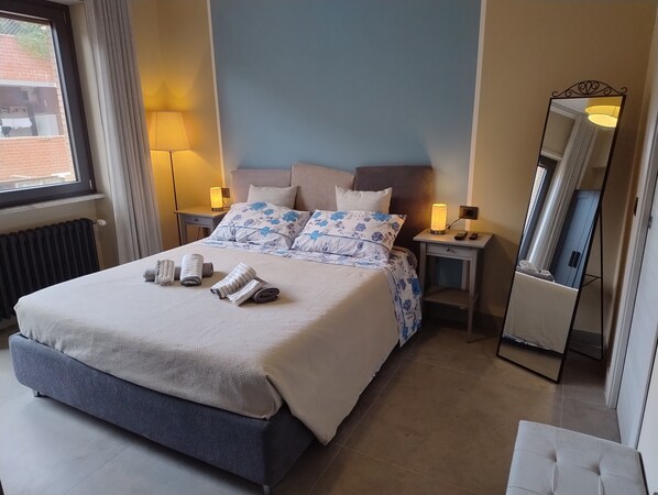 1 chambre, bureau, fer et planche à repasser, Wi-Fi