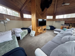 4 bedrooms, iron/ironing board, free WiFi, bed sheets