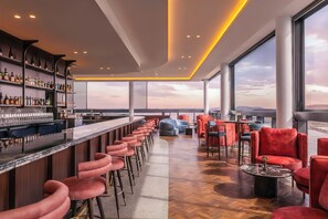 4 bars/lounges, rooftop bar - voco Gosford by IHG (Gosford)