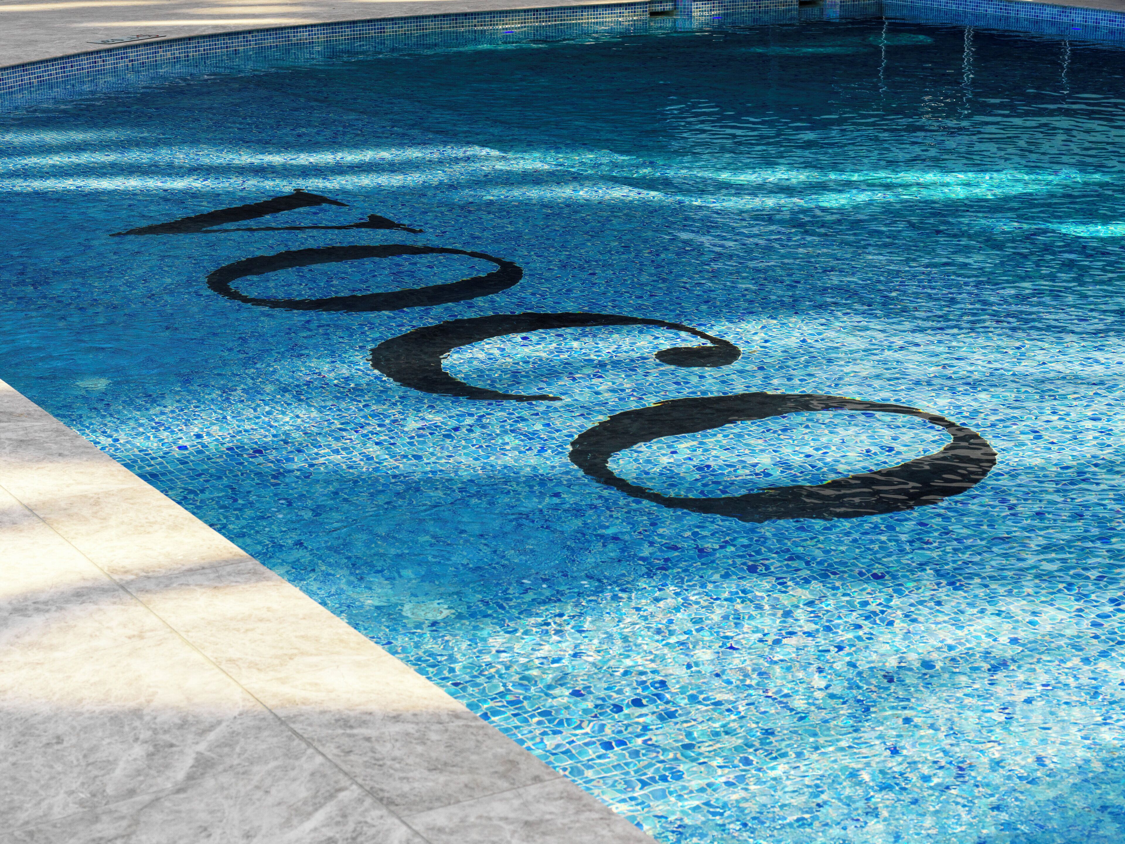 季节性开放的室外游泳池