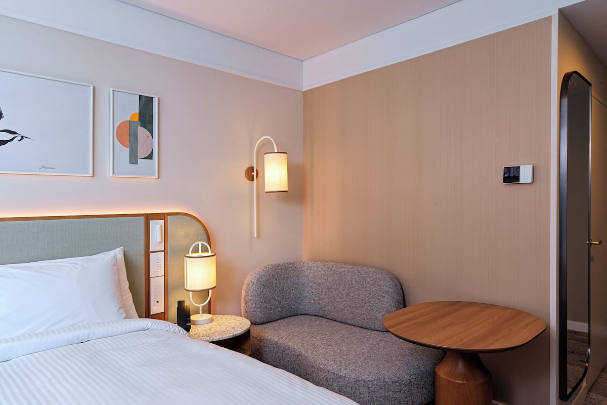 Minibar, värdeförvaringsskåp på rummet och mörkläggningsgardiner