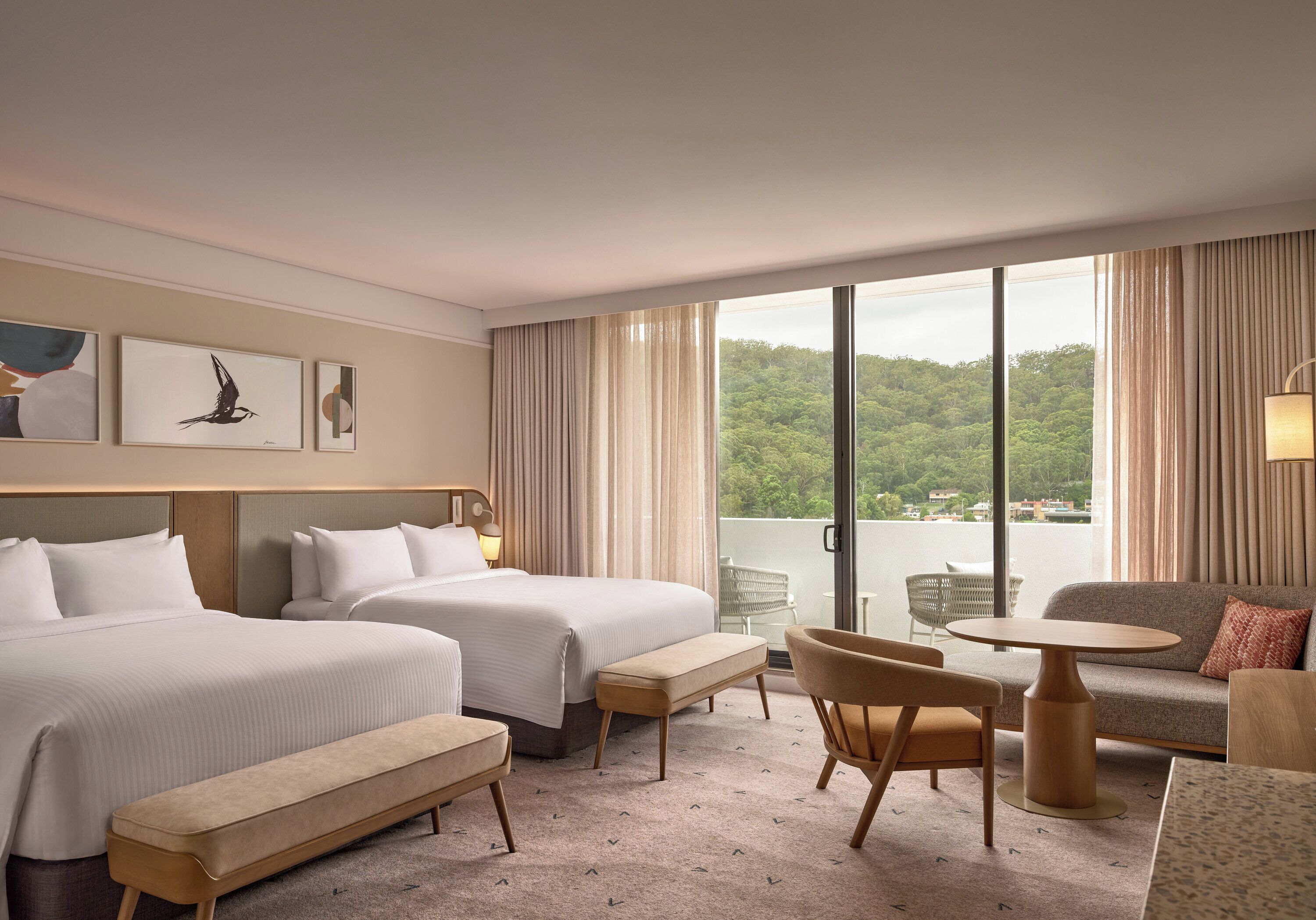 Habitación Premium, 2 camas Queen size, balcón | Minibar, caja de seguridad en la habitación y cortinas blackout 