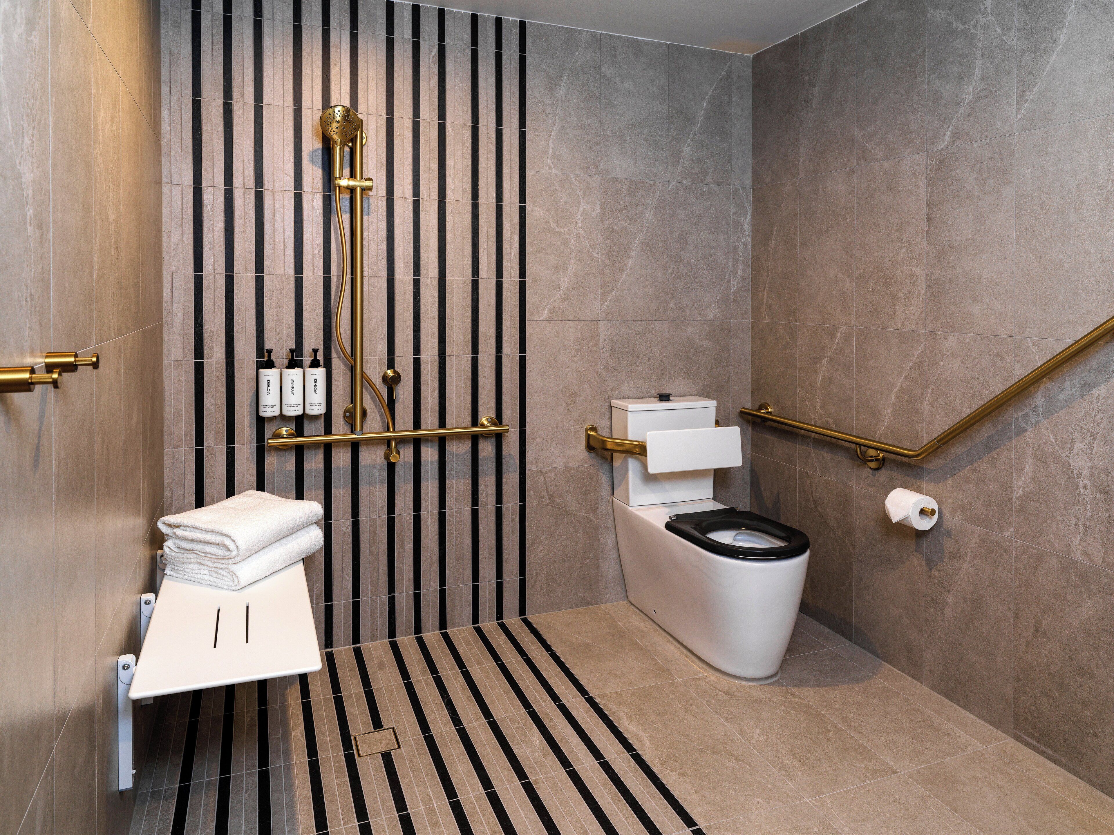 Premium Room, 1 King Bed, Accessible, Balcony | Bathroom | Free toiletries, hair dryer, towels, soap
