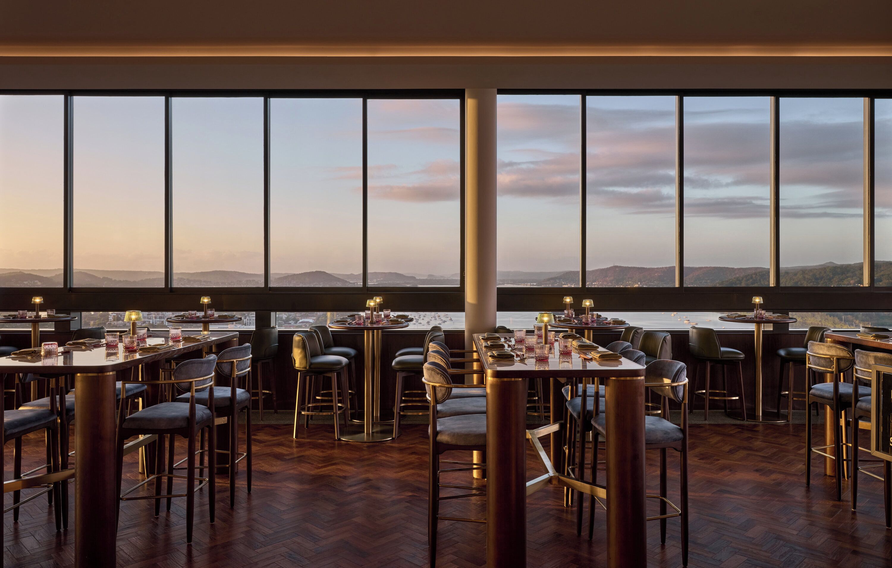 4 bars/lounges, rooftop bar