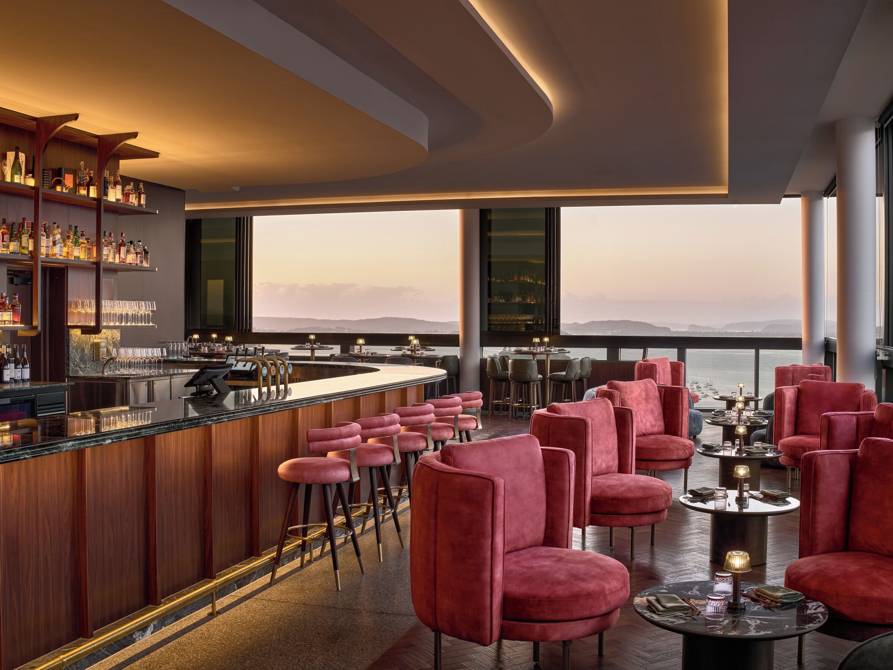 4 bars/lounges, rooftop bar