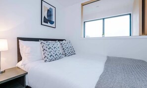 2 habitaciones, tabla de planchar con plancha y wifi gratis 