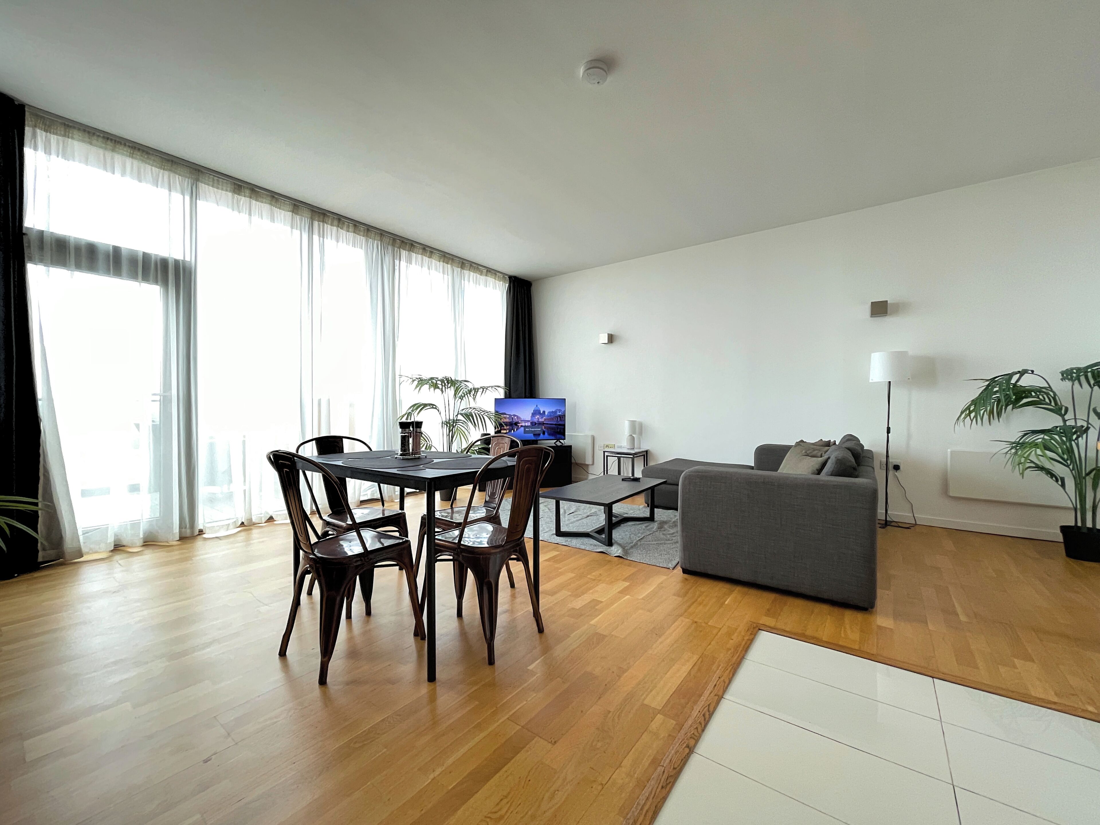 奢華公寓, 城市景 | 客廳 | 40 吋LED 電視連數碼電視頻道