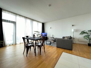 Luxury Apartment, City View | Living area | 40-inch LED TV with digital channels - Modern Luxury in Manchester (Manchester)