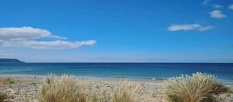 Spacious 4-bedroom seafront apartment in Barmouth with panoramic views