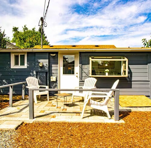 Cozy bungalow in the heart of Central Tacoma