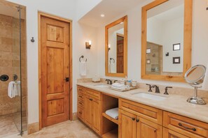 Shower, jetted tub, hair dryer, towels