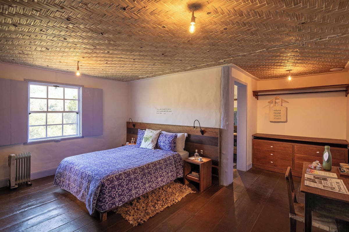 Suite, 1 Double Bed, Private Bathroom, Garden View | 1 bedroom, iron/ironing board, free WiFi