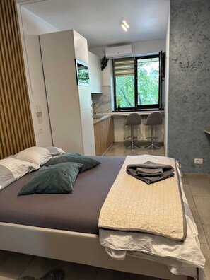 1 bedroom, desk, soundproofing, iron/ironing board - One Room Iasi (Iași)