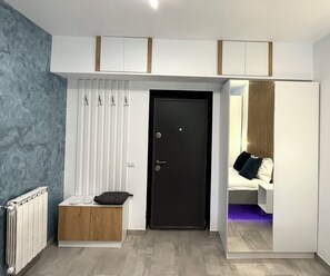 1 bedroom, desk, soundproofing, iron/ironing board - One Room Iasi (Iași)