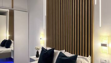 1 dormitorio, tabla de planchar con plancha, wifi y ropa de cama