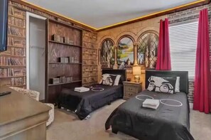 7 bedrooms, iron/ironing board, WiFi, bed sheets