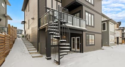 Private Suite » Near Canal » AC » King Bed /w TV