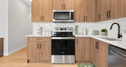 Private Suite » Near Canal » AC » King Bed /w TV