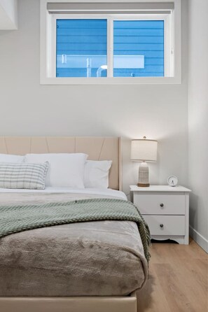 2 多间卧室、办公桌、熨斗/熨衣板、旅行婴儿床