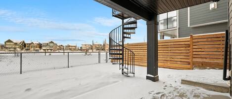 المنطقة المحيطة بالمنشأة