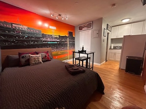 1 habitación, tabla de planchar con plancha, wifi y ropa de cama