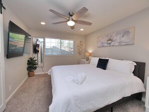 4 عدّة غرف نوم ومكواة/لوح كي وسرير سفر وواي فاي