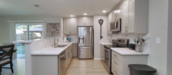 Sacramento 4 Bedroom Home | Pool Hot-Tub Mini Golf