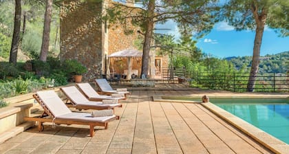 Amazing Villa in AlarĂł