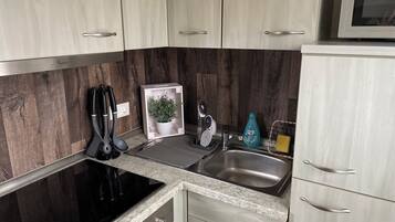 Microwave, oven, stovetop, coffee/tea maker