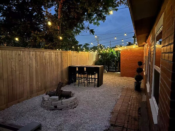 Outdoor dining