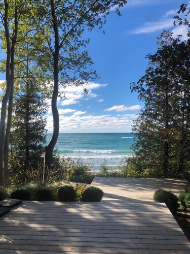 Lakefront Leisurely Hideaway - Private and Peaceful