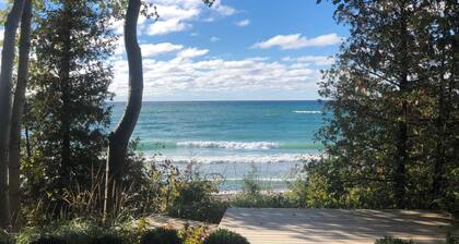 Lakefront Leisurely Hideaway - Private and Peaceful