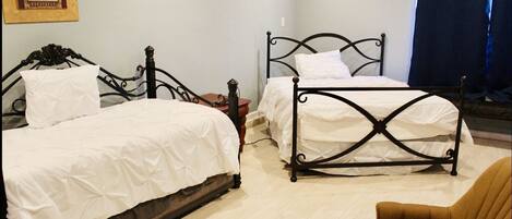 5 室のベッドルーム、アイロン / アイロン台、WiFi、ベッドシーツ