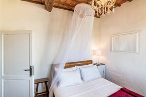 6 bedrooms, iron/ironing board, travel cot, free WiFi