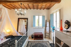 6 chambres, fer et planche à repasser, lit parapluie, Wi-Fi gratuit