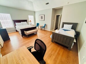 5 bedrooms, iron/ironing board, WiFi, bed sheets