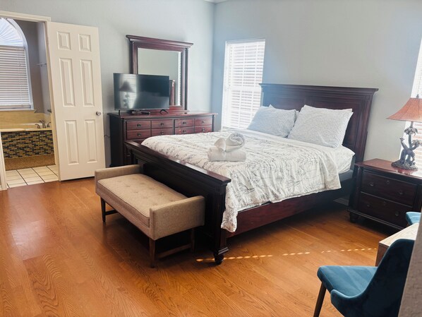 5 bedrooms, iron/ironing board, WiFi, bed sheets