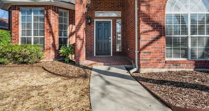 Spacious 5-bedroom house with AC, WiFi in charming McKinney